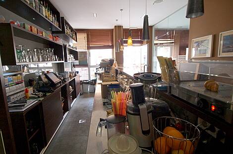 Кафе-бар с террасой в центре Копра: 5