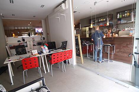 Кафе-бар с террасой в центре Копра: 11