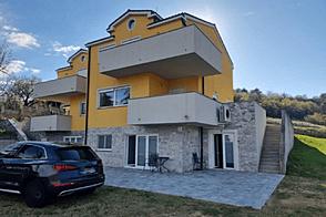 Дом с двумя этажами в Нижних Шкофие.