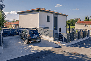 Дом в городке Прада