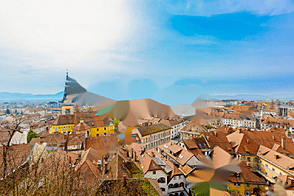 Квартира с пятью комнатами в центральной части города.