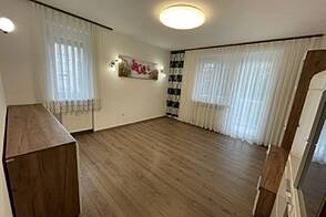 Квартира с тремя комнатами на Поляне