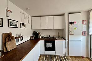 Квартира с четырьмя с половиной комнатами, Зелена Яма.