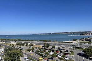 Двухкомнатная квартира в Копере с балконом и местом для парковки.