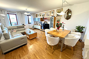 Квартира с четырьмя комнатами в Хрватини.