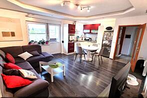 Квартира с тремя комнатами в Диваче