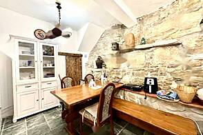 Квартира с тремя комнатами в Пиране.