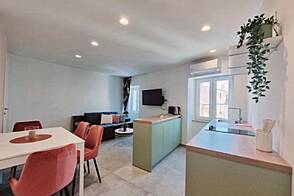 Квартира в Пиране с несколькими комнатами