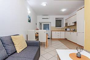 Квартира с одной комнатой в Пиране