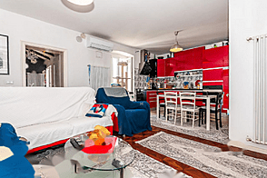 Квартира с тремя комнатами Копер