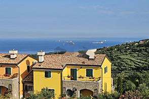 Коломбан: квартира с четырьмя комнатами.