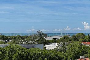 Квартира с двумя комнатами в Лучии, с видом на море.