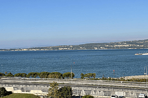 Квартира с тремя комнатами возле моря