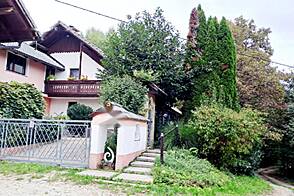 Здание, Явор, Любляна, Добрунье