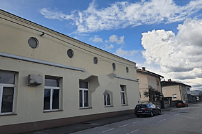 Торговая площадь в районе Бежиград