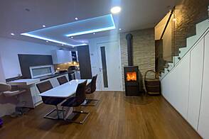 Жилище на темной улице