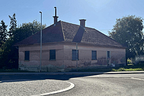 Брезовци, дом