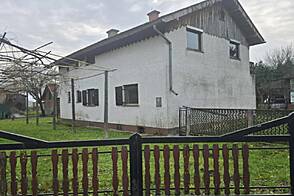 Жилище в Драженци.