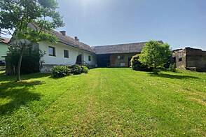 Здание, Лопершицы, окрестности Орможа