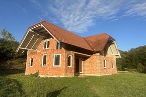 Квартира в спокойной зоне расположения.