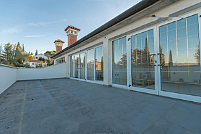 У моря стоит дом Чежарьи