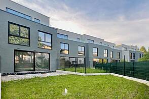 Загородный дом с верандой в Лучане