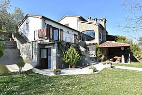 Двухэтажный дом в Долине Драгонье