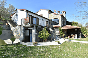 Двухэтажный дом в Долине Драгонье