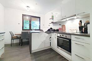 Дом на два этажа в Новой Любляне, район Бежиград.