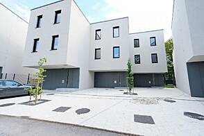 Здание с террасой в стиле висячих садов.