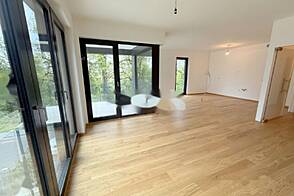 Четырехкомнатная квартира в центре.