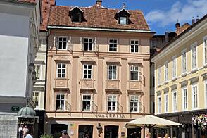 Трёхкомнатная квартира в центре.