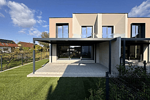 Дом Новое Рудник с двумя этажами.