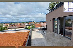 Двухкомнатная квартира с дополнительным помещением в районе Ново БТЦ.