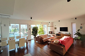 Жилище расположено за гостиницей Австрия Тренд