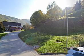 Земельный участок, подходящий для строительства КРОПА, расположен на краю леса.