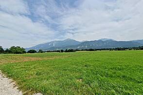 Земельный участок, расположенный в застройке Лесце.