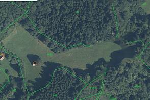 Земельный участок в местности Нижнее Горье, предназначенный для сельскохозяйственного использования.