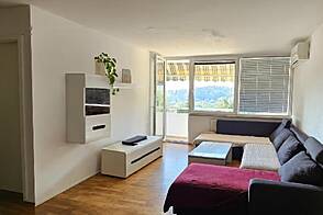 В Лукце предлагается 4-комнатная квартира.