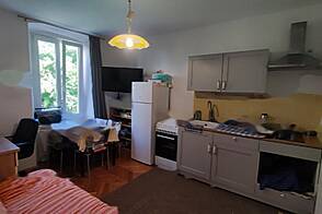 Квартира с пятью комнатами возле пляжа