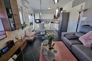 Квартира с двумя комнатами в Изола