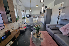 Квартира с двумя комнатами в Изола