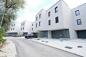 Новый дом с террасой в Любляне, районе Вич