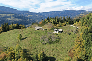 Дом, хозяйство святого Ермолая, расположенное над Мутой.