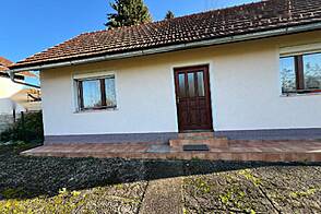 Дом у реки Крка в населённом пункте Велика Малинца