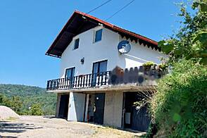 Дом в деревне Радовице