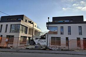 Дом на две квартиры в Новом Дравле