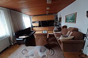 Дом на две семьи в Любляне, район Шишка, у подножия горы Шмарно Горо.