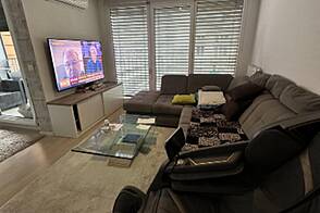 Трёхкомнатная квартира в районе Безиград.