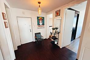 Квартира с тремя комнатами в центре города.